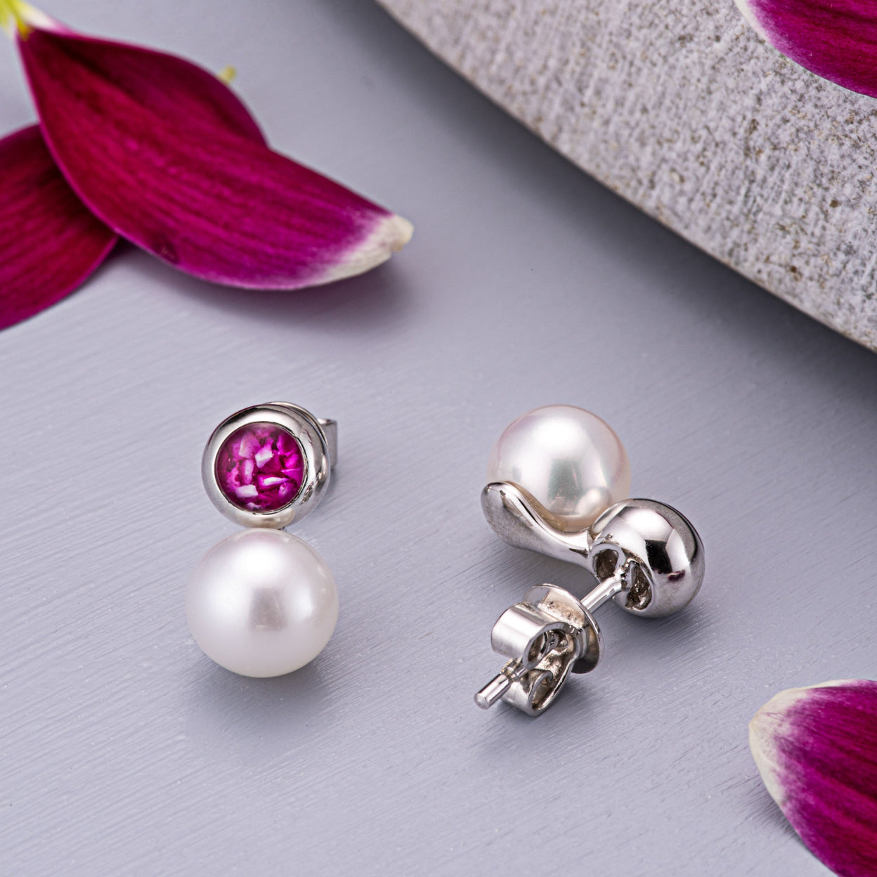 Load image into Gallery viewer, EverWith Ladies Rondure Pearl Memorial Ashes Earrings